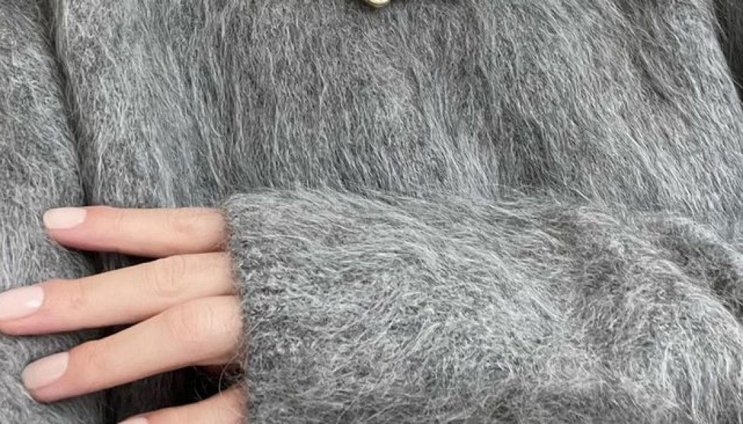 This Understated Nail Polish Is All Over My Feed Right Now, and It’s Beautiful