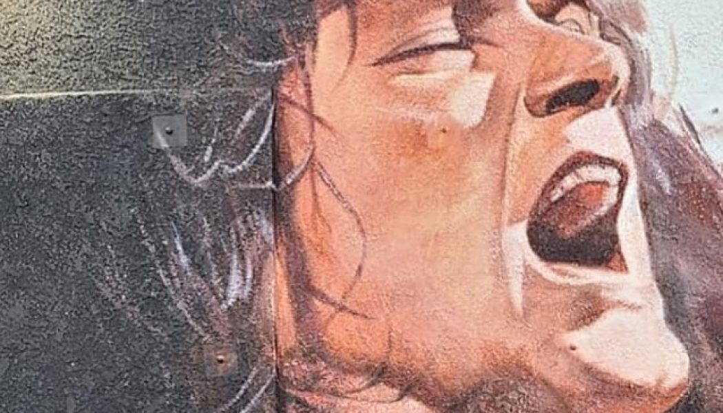 Watch EDDIE VAN HALEN Mural Being Created By Artist ROBERT VARGAS