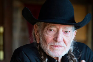 Willie Nelson Shares Cover of Frank Sinatra’s “That’s Life”: Stream