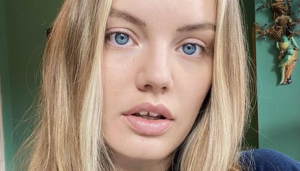 Hairdressers Agree—This Product Will Help You Re-Create a Salon-Worthy Blow-Dry