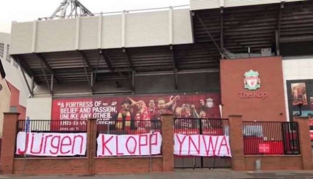 Liverpool fans show full support for Jurgen Klopp