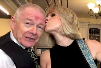 Robert Fripp and Toyah Salute a Famous Misheard Lyric in Cover of Jimi Hendrix’s “Purple Haze”: Watch