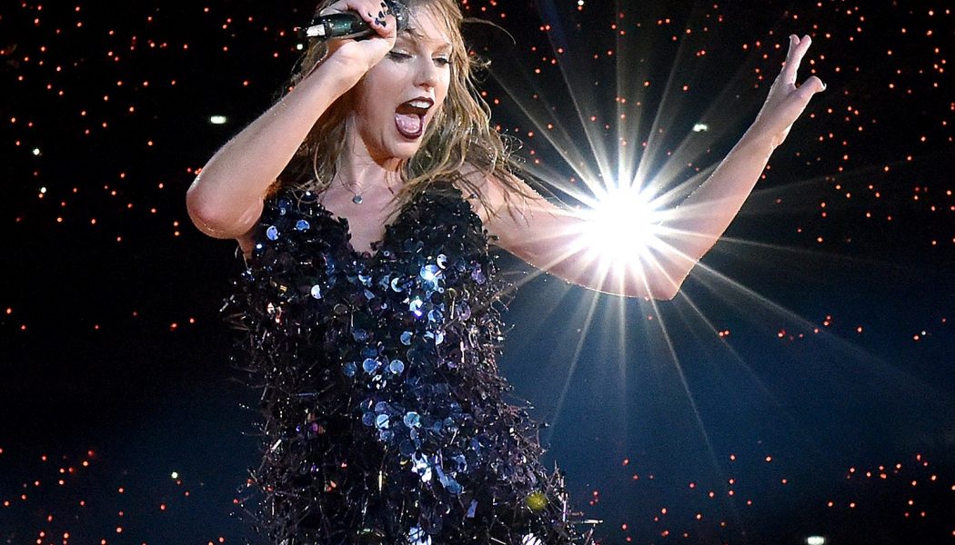 Taylor Swift Gives Jimmy Butler’s ’22’ Locker Room Dance a ’13/10′