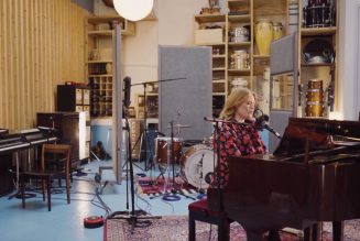 Freya Ridings Bares Her Soul For Stirring Cover of Olivia Rodrigo’s ‘Drivers License’: Watch