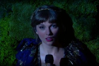 Grammys 2021: Taylor Swift Performs “cardigan”, “august”, and “willow”: Watch