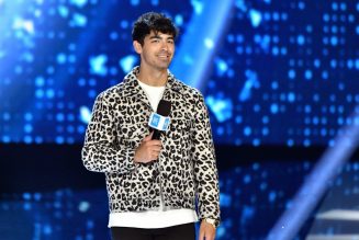 Joe Jonas Eats McDonald’s Off Spotify’s Billion Streams Plaque to Celebrate ‘Cake by the Ocean’ Milestone