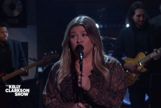 Kelly Clarkson Kicks Off the Week With Powerful Adele Cover: Watch