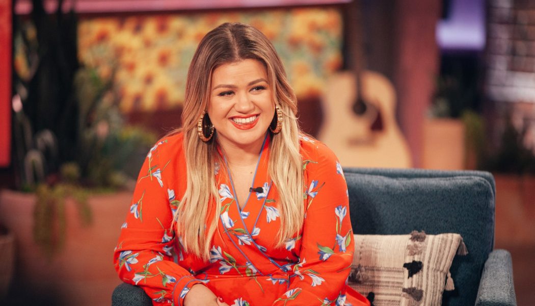 Kelly Clarkson Wraps You With ‘These Arms of Mine’ for Her Otis Redding Cover
