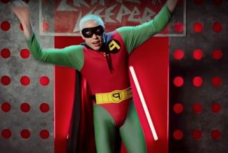 Pete Davidson Spoofs Eminem’s “Without Me” Video on SNL: Watch