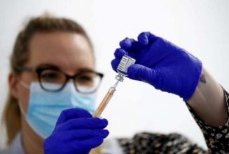 US workers enticed with bonuses, time off to get coronavirus vaccine