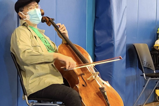 Yo-Yo Ma Plays Concert in Clinic After Receiving COVID-19 Vaccine