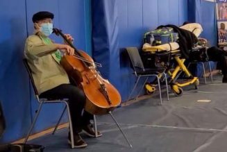 Yo-Yo Ma Plays Concert in Observation Area After Receiving COVID-19 Vaccine