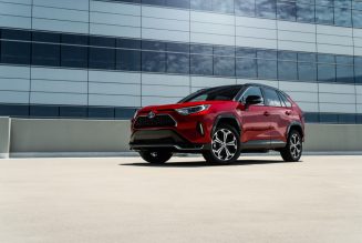 2021 Mitsubishi Outlander PHEV vs. Toyota RAV4 Prime: Plug-In the EV Gap