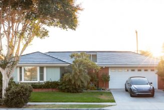 Elon Musk says Tesla made ‘significant mistakes’ with solar roof project