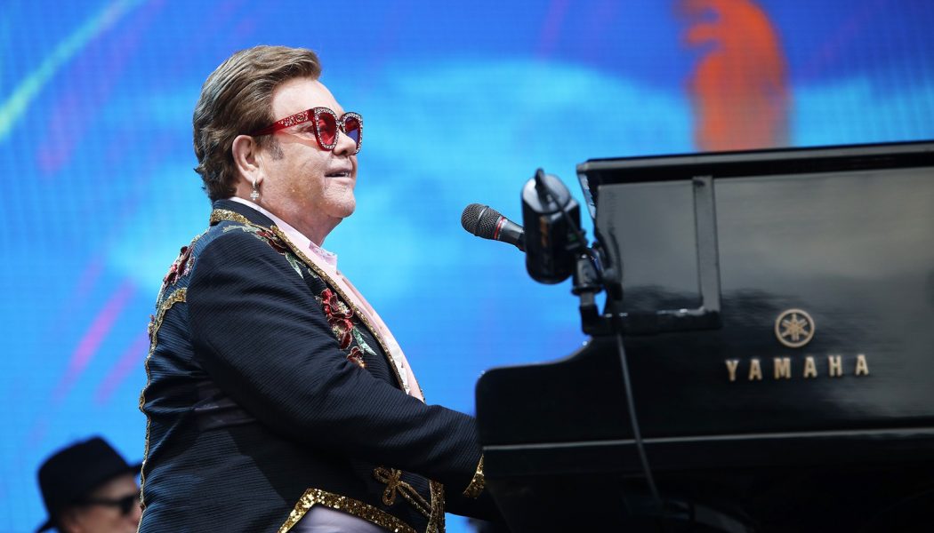 Elton John Dishes on Oscars Venue: ‘It’s Like a Starbucks’