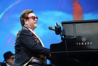 Elton John Dishes on Oscars Venue: ‘It’s Like a Starbucks’