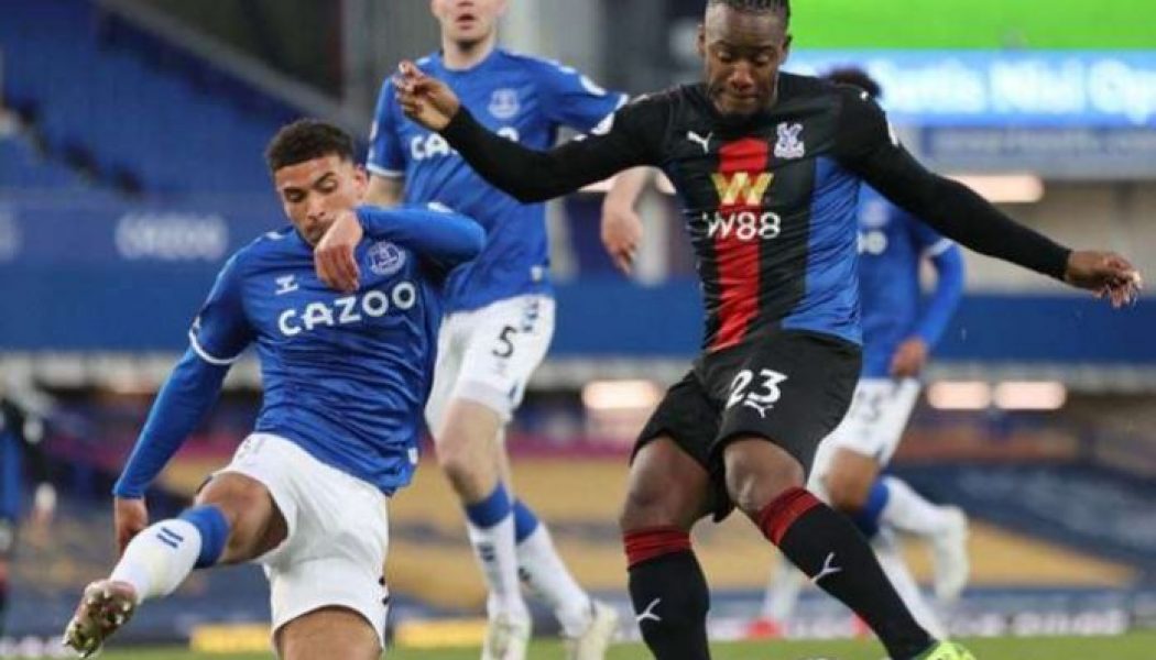 Everton blow late lead against Crystal Palace