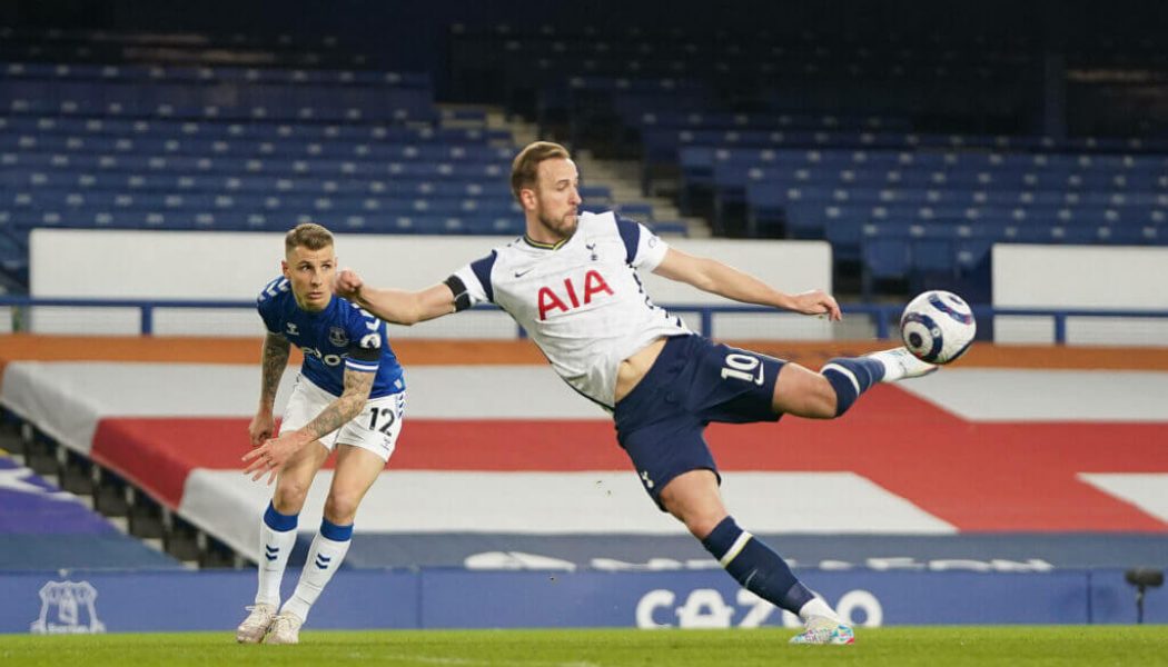 Ex-PL star compares his move to Man Utd with Kane’s current situation at Tottenham