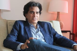 José Luis Rodríguez ‘El Puma’ Honored With Legend Award at 2021 Latin AMAs