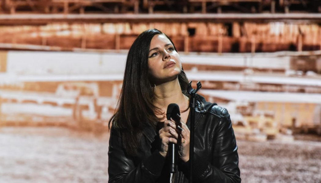 Lana Del Rey Announces Third Album of 2021 With Blue Banisters