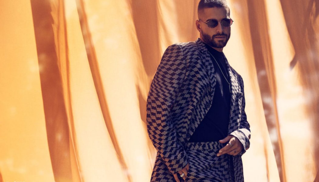 Maluma Sets Stage on Fire During ‘Tonika’ Performance at 2021 Latin AMAs