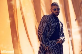 Maluma Sets Stage on Fire During ‘Tonika’ Performance at 2021 Latin AMAs