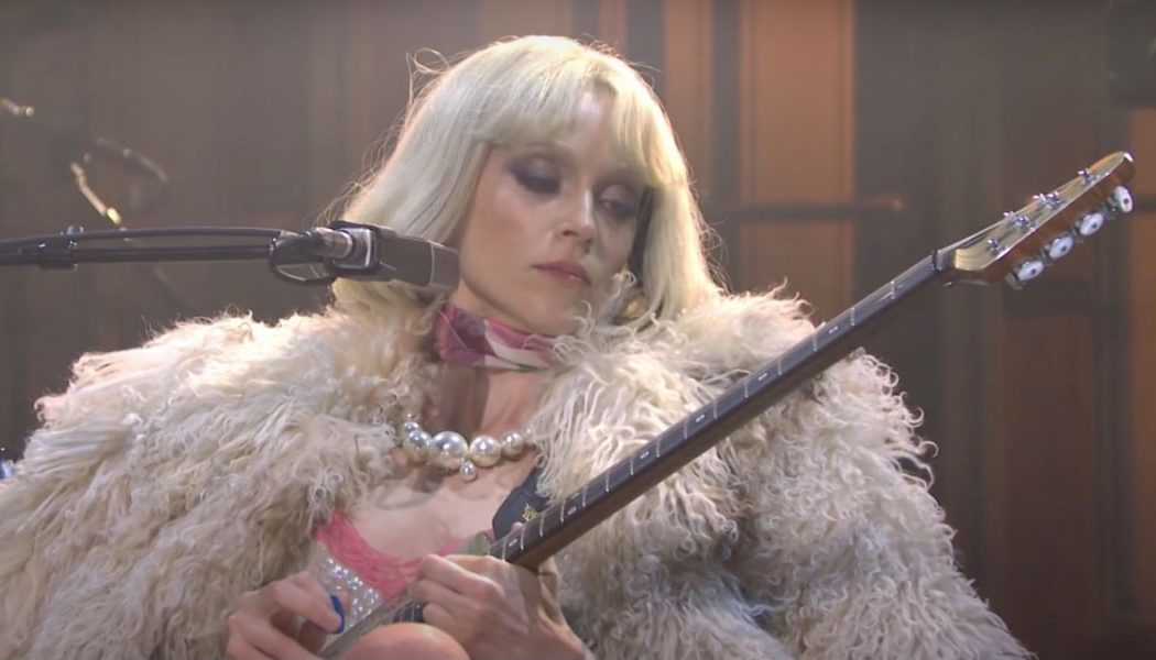 St. Vincent Goes Back to 1973 NYC with Retro SNL Performance: Watch