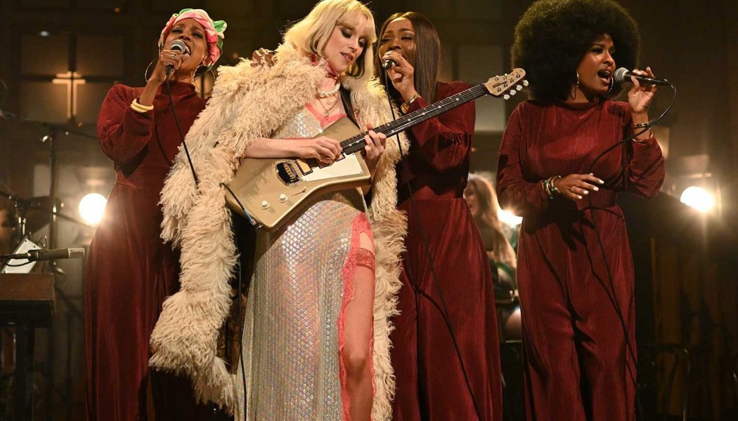 St. Vincent Returns to ‘SNL’ in Style With Live Debut of ‘Daddy’s Home’ Songs: Watch