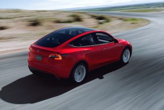 Tesla turns a record profit despite new Model S and Model X delay