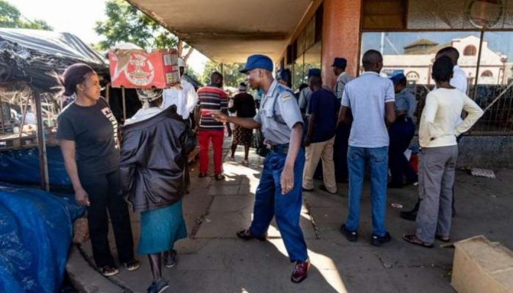 Zimbabwe street vendors reel under virus curbs