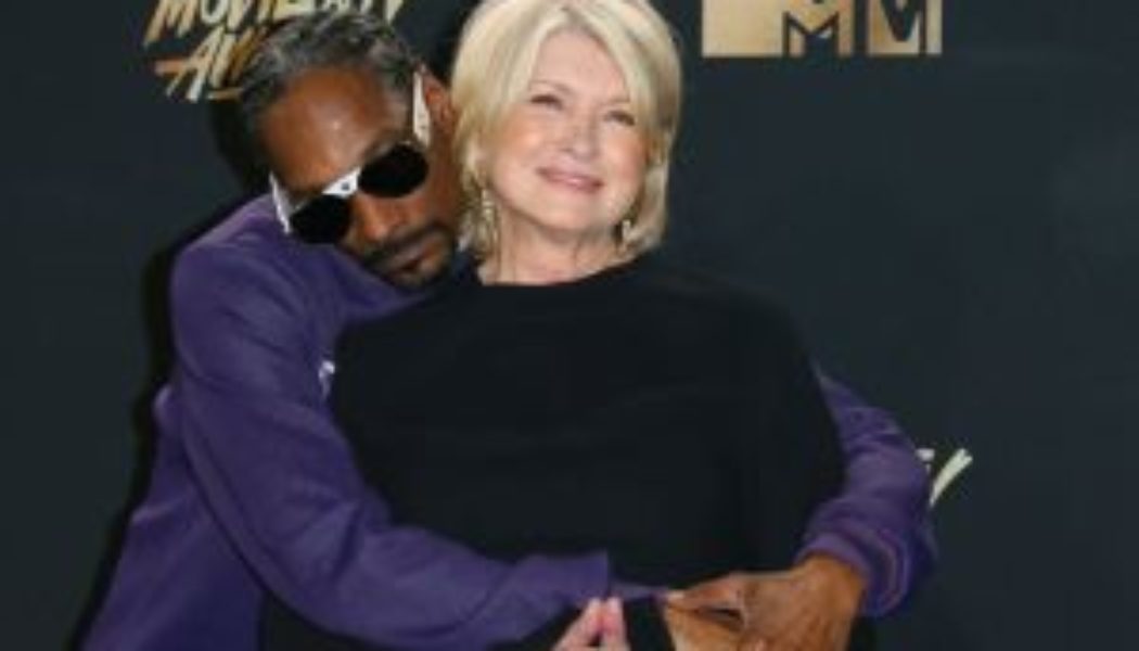 Bag Collection: Martha Stewart & Snoop Dogg Partner With Bic For EZ Reach Lighter