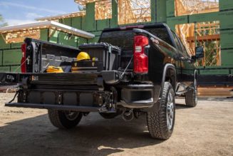 Big Flex: Chevrolet Silverado HD Trucks Gain Multi-Flex Tailgate Option