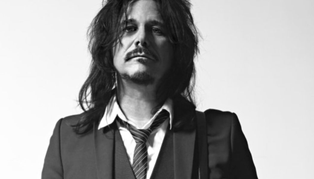 GILBY CLARKE On His First Shows With GUNS N’ ROSES: ‘All I Was Thinking About Was Remembering 50 Songs’