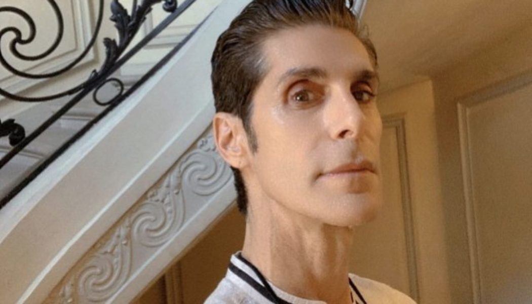 JANE’S ADDICTION’s PERRY FARRELL Is ‘A Little Bummed’ That Some People Don’t Understand That They Need To Get Vaccinated