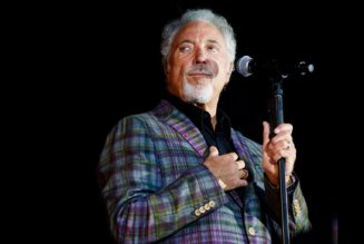 Tom Jones Lands Record-Setting U.K. No. 1 With ‘Surrounded By Time’
