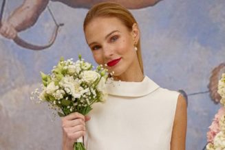 17 Gorgeous Yet Casual Wedding Dresses For Your Intimate Summer Ceremony