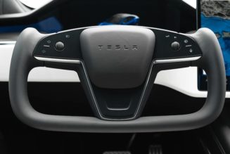 2022 Tesla Model S Plaid Steering Yoke Review: The Pros and Cons