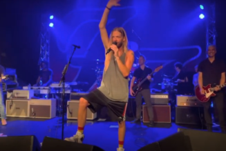 Foo Fighters Cover Queen at First Medicine at Midnight Show