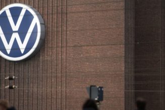 Former VW, Audi bosses to pay Volkswagen millions over Dieselgate