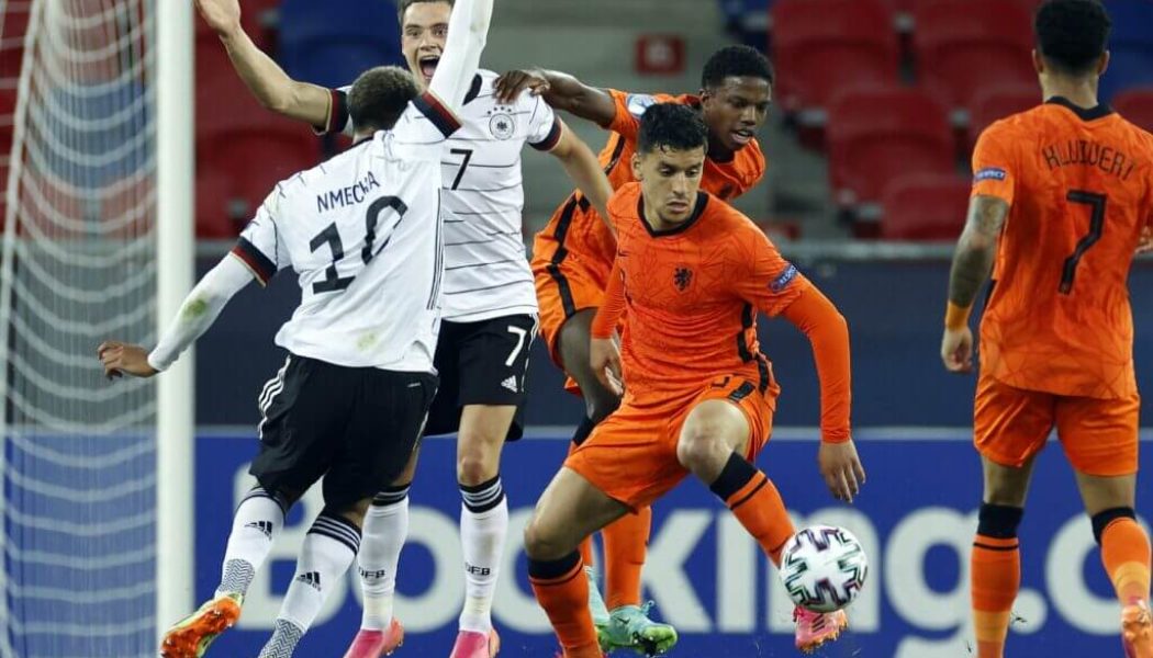 Leeds and Brighton & Hove Albion keen on signing 23-year-old defensive midfielder – report