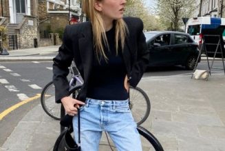 Low-Slung Jeans Are Back, and This Is How to Wear Them in 2021