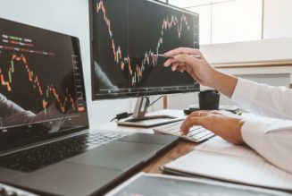 Mobile vs Desktop: Which is Better for Trading?