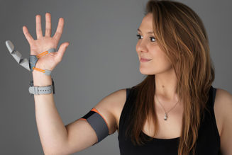 New Research Finds Human Brains Can Easily Control Robotic “Third Thumb”