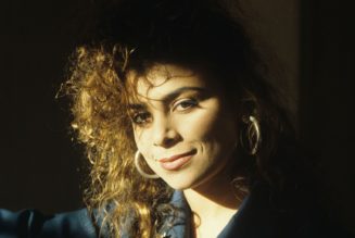 Paula Abdul Recalls Recording Her Hit ‘Straight Up’ in a Shower & Her Neighbor’s Caught-on-Tape Reaction