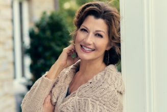 Amy Grant Feels ‘Nothing But Gratitude’ for Blockbuster ‘Heart in Motion’ Album, 30 Years Later