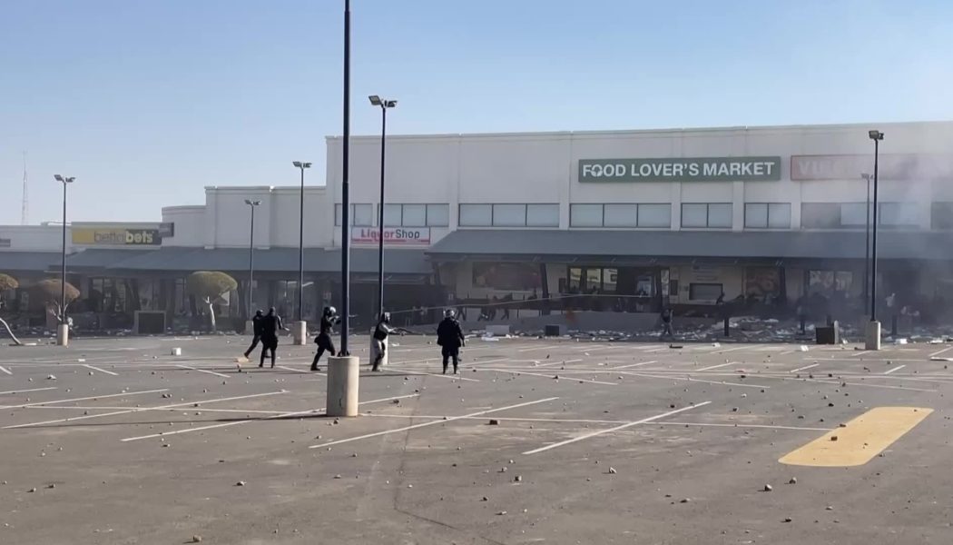 Clicks and Dis-Chem Close in KZN Amid #ShutdownSA Looting and Riots