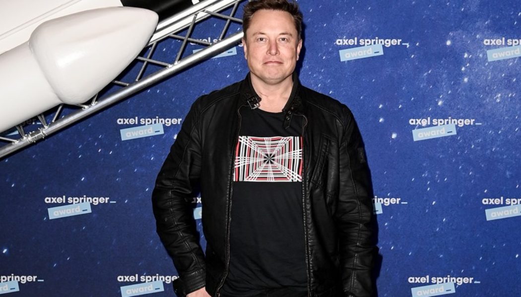 Elon Musk Bought a Ticket To Fly Aboard Richard Branson’s Virgin Galactic Spacecraft