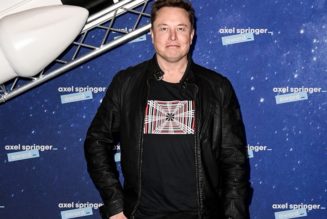 Elon Musk Bought a Ticket To Fly Aboard Richard Branson’s Virgin Galactic Spacecraft