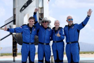 Jeff Bezos offers NASA $2 billion to pick Blue Origin’s lunar lander in last-minute plea
