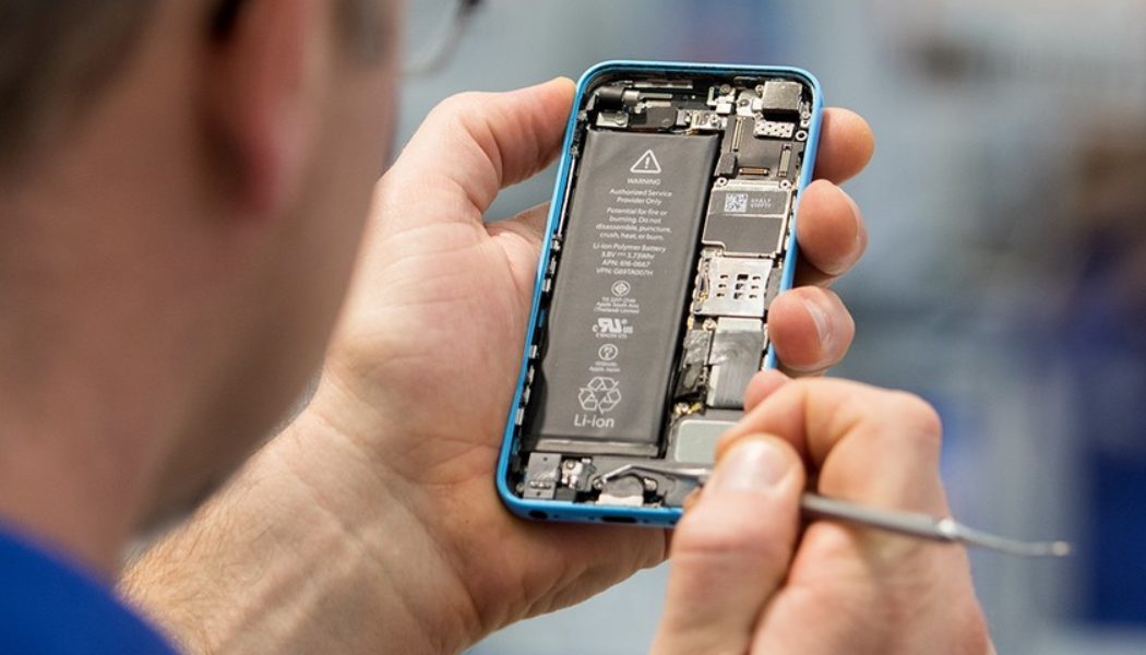 Joe Biden’s Latest Executive Order Makes Fixing Your Own Tech Devices More Accessible